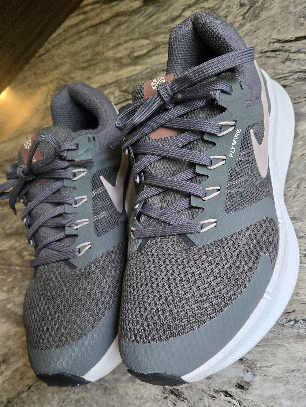 Nike Women's Run Swift 3 Gray And Pink Sneakers Size 6.5 - Picture 2 of 10